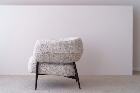 armchair-round-shpae-and-warm-white-upholstered (2)