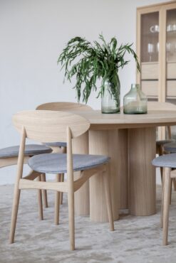 lola-table_white-oiled-karla-chair_white-oiled-woodcraft-vitrine_white-oiled-3_1697013651